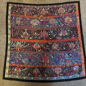 Hermes Scarf Au Pays des Oiseaux Fleurs 90 cm Silk Carre flower bird 35"